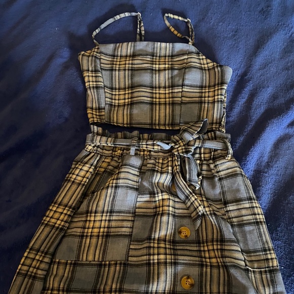 Zaful Plaid Smocked Buttons Belted Two Piece Suit - Picture 2 of 5